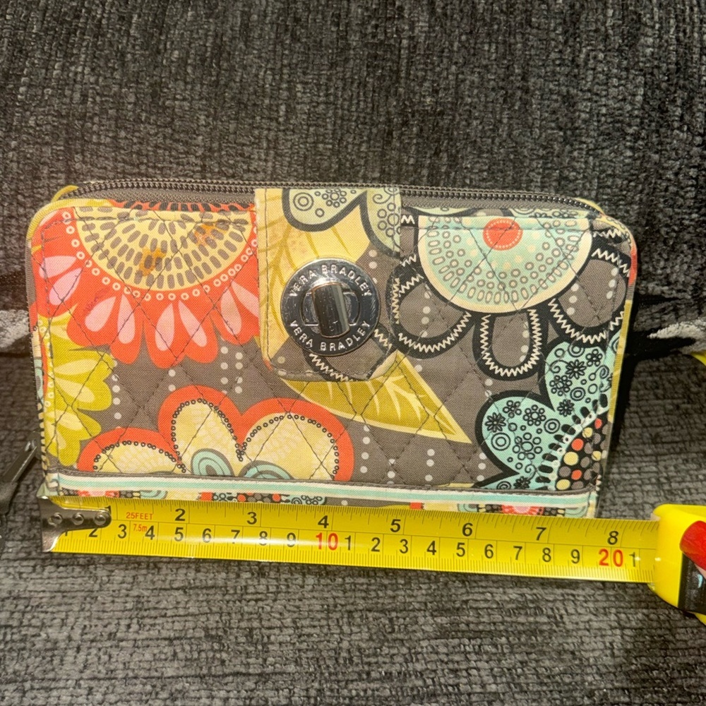 Vera Bradley Turn Lock Zip Around Wallet Quilted Floral - Picture 4 of 9